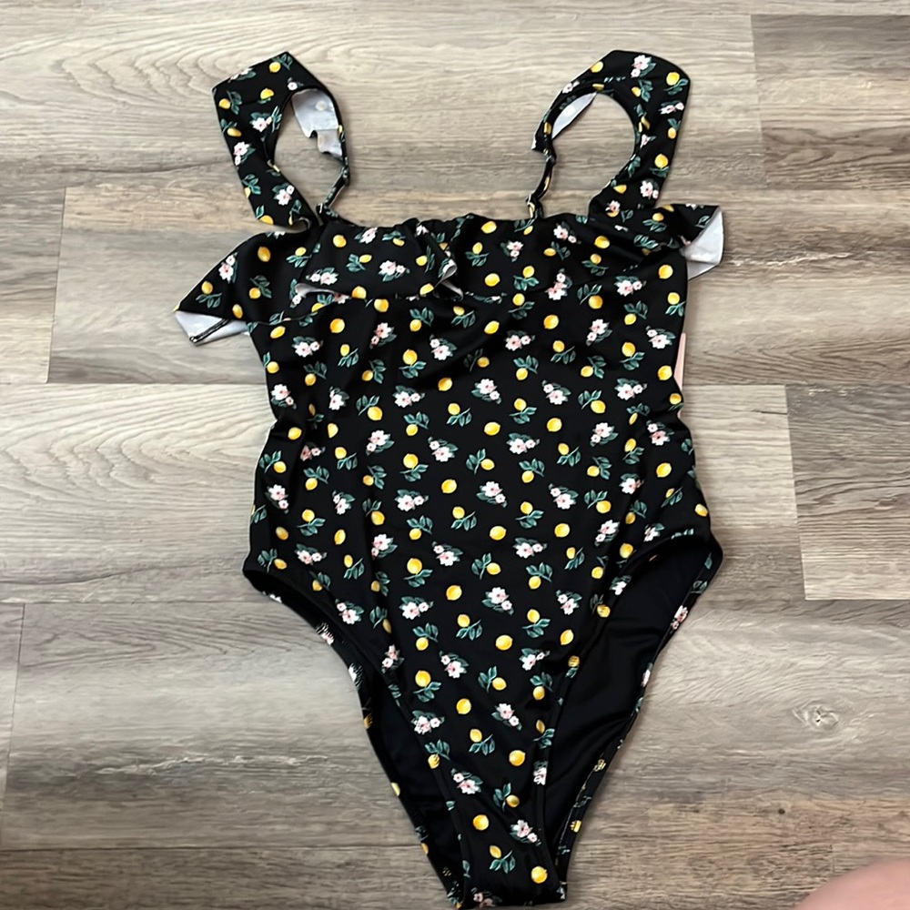 Victoria Secret New With Tags One Piece Swimsuit size large